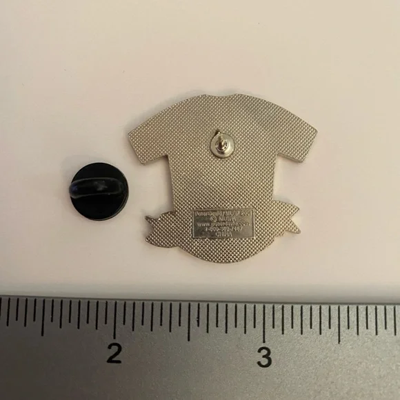 Seattle Mariners Ichiro Jersey Pin - Picture 3 of 4